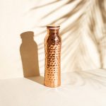 Handunnin koparflaska með hamraðri áferð -  900 ml